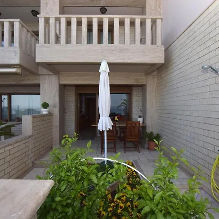 Camellia Beachfront House Potidea *